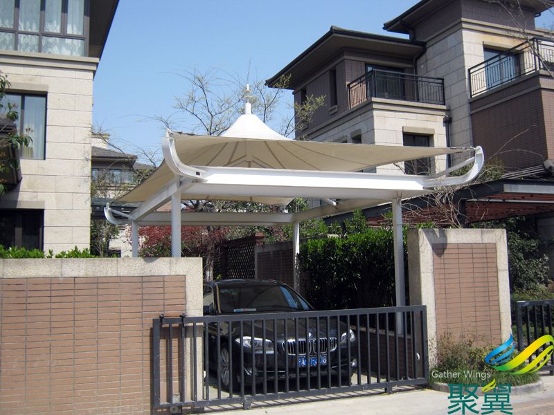 別墅小區(qū)車棚，別墅車棚款式選擇膜結(jié)構(gòu)車棚質(zhì)保30年，采用全進(jìn)口面料