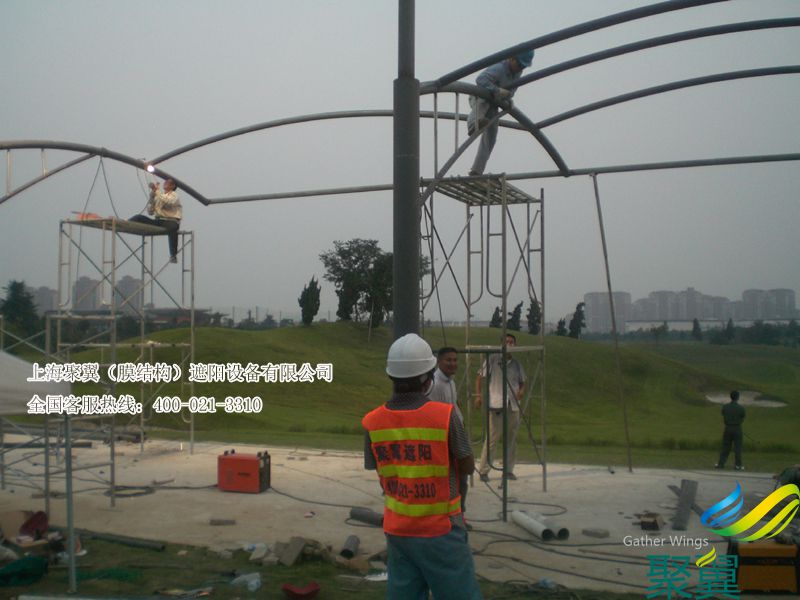 江蘇昆山高爾夫膜結構遮陽雨篷后加項目施工中